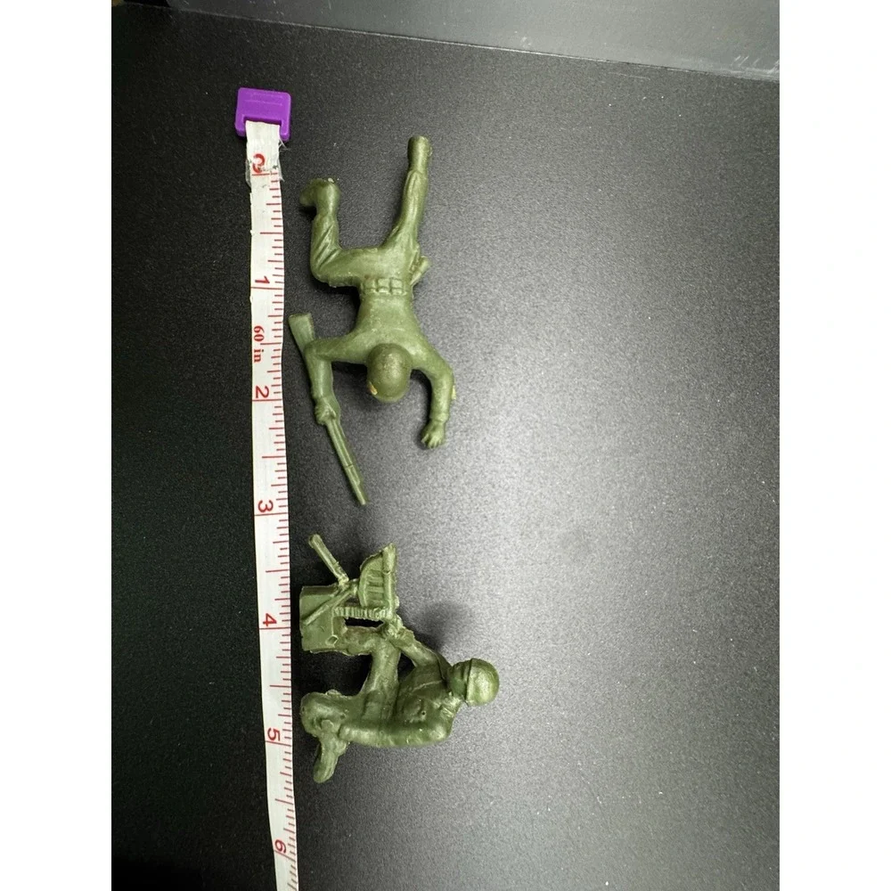 Vintage Green Plastic Army‎ Men - Set Of 12 Men And 1 Gurney 1950-60s